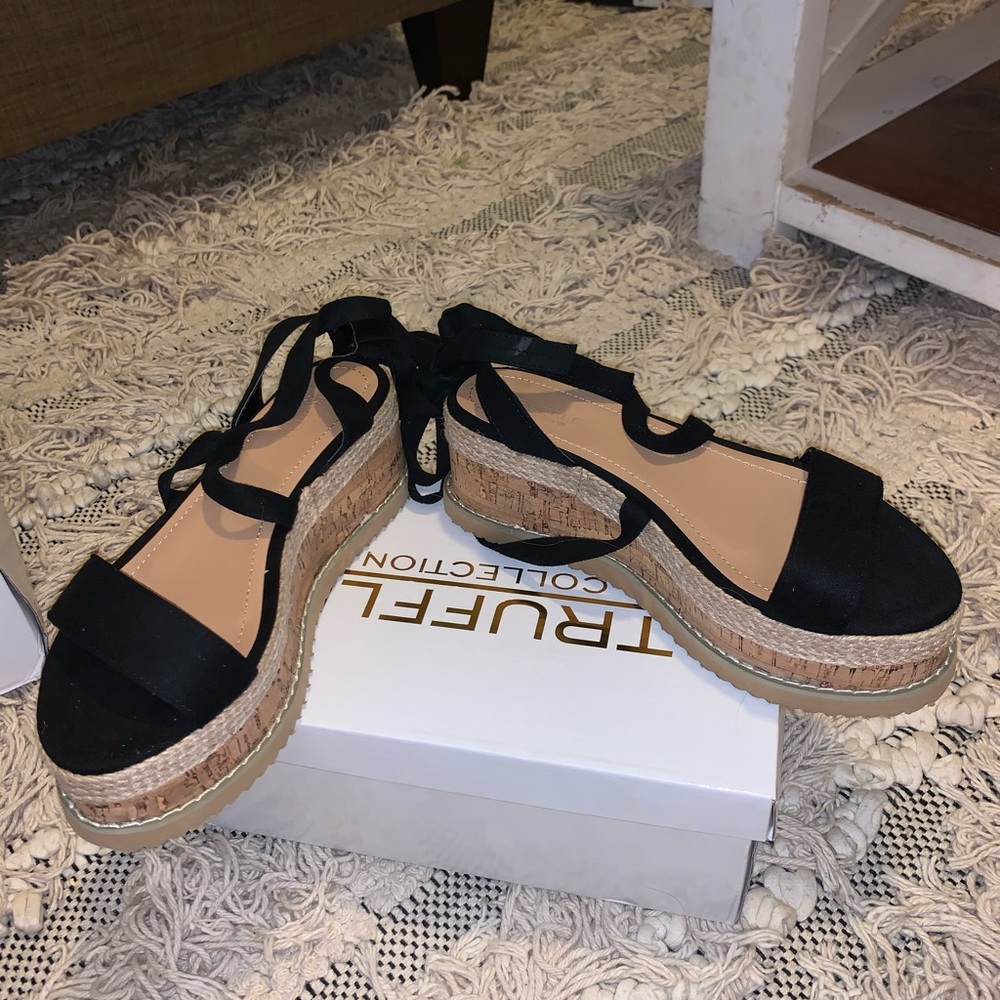 Platform sandals - Picture 2 of 3